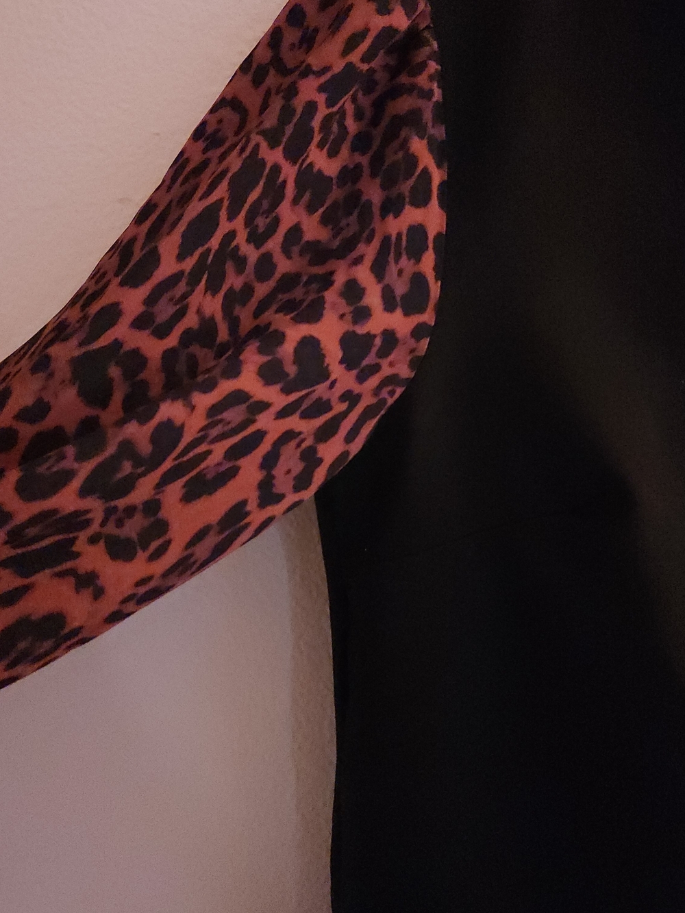 Saint + Sofia Black Leopard Print Contrast Sleeve Blouse USA 8 - Picture 4 of 7
